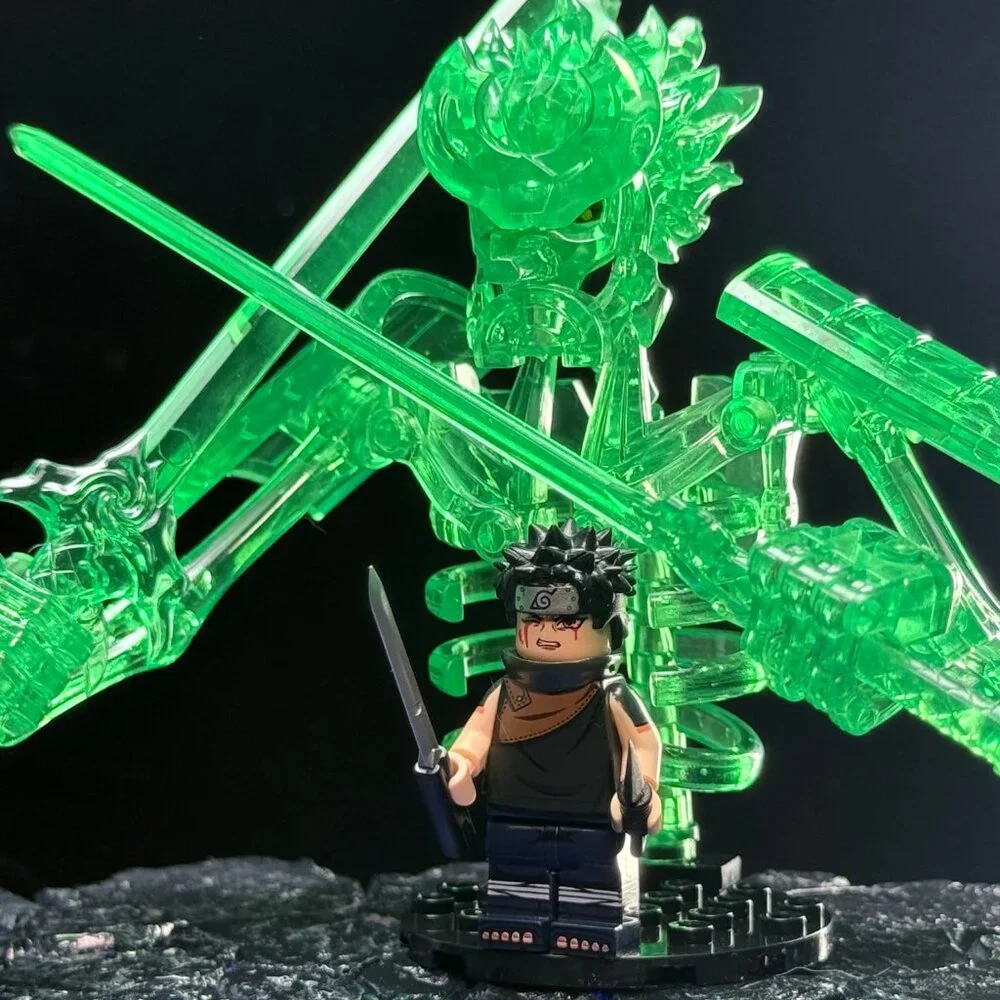 Naruto Shisui Uchiha Minifigure with Green Susanoo Armor Form Display Set
